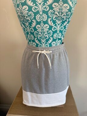 City Streets Gray and White elastic waist mini skirt